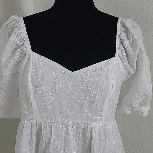 ANDREE BY UNIT White Mini Dress Baby Doll Eyleet Mini Dress Size Large - Picture 4 of 10